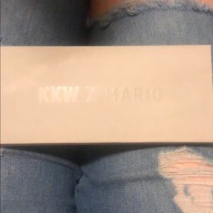 KKWxMario eye shadow palette